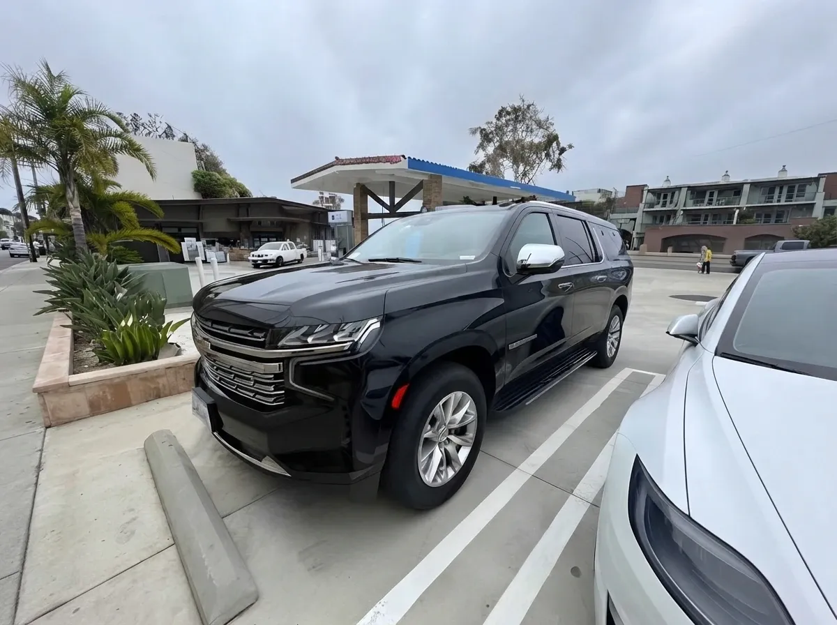 Black Chevrolet Suburban, photo 3 for airport transfers Black Chevrolet Suburban, photo 3 for airport transfers