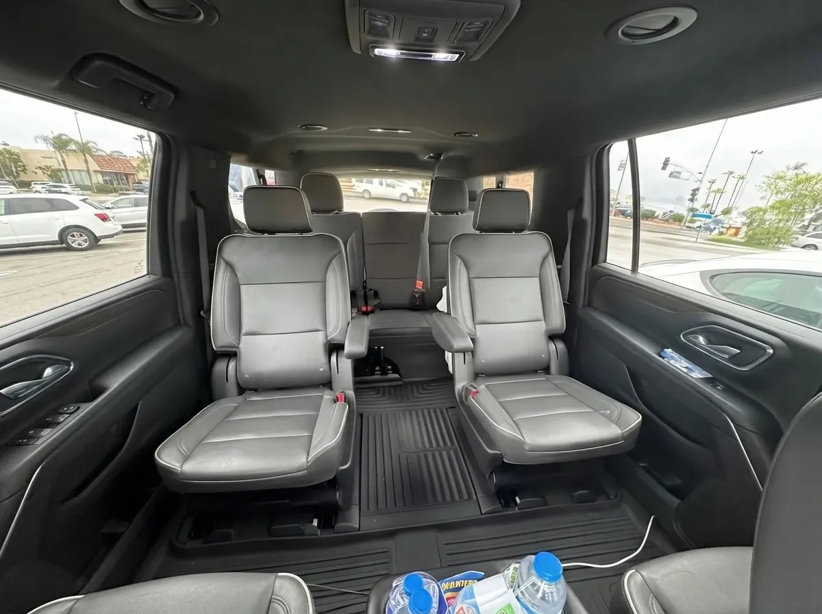 Black Chevrolet Suburban, photo 4 for airport transfers Black Chevrolet Suburban, photo 4 for airport transfers