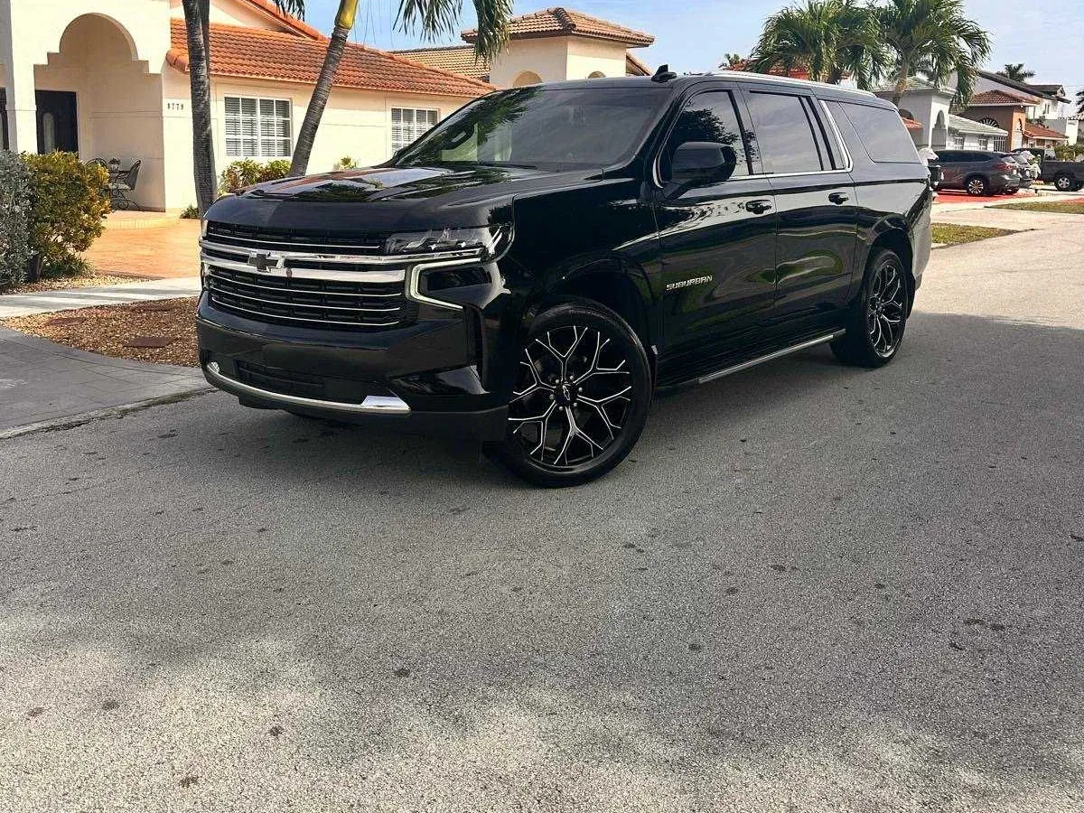 Black Chevrolet Suburban for airport transfers Black Chevrolet Suburban for airport transfers