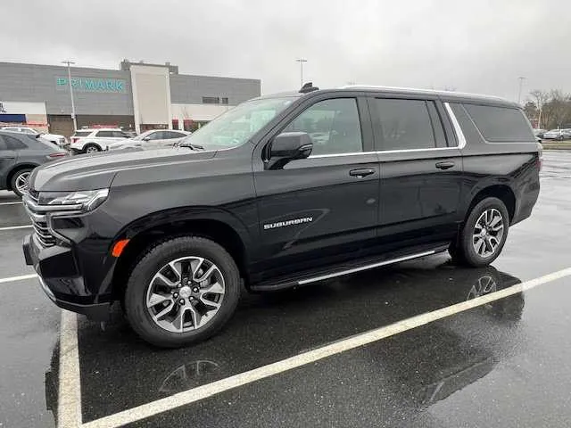 Black Chevrolet Suburban with running boards for airport transfers