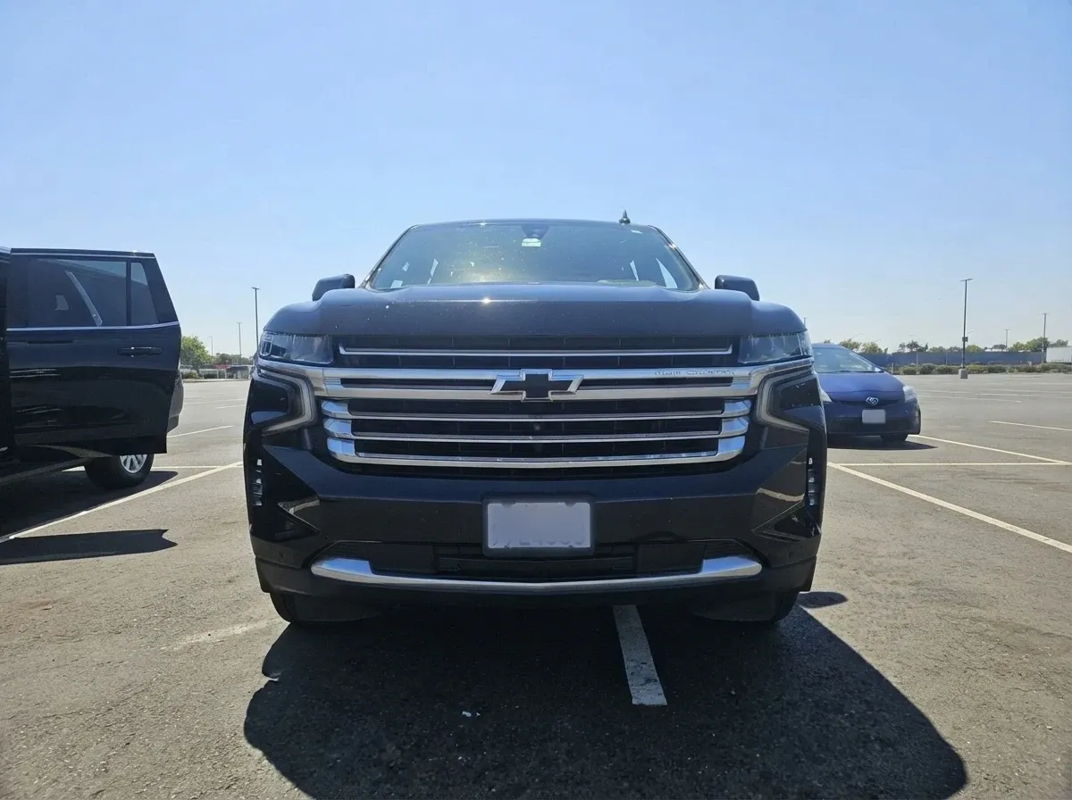 Black Chevrolet Suburban for airport transfers Black Chevrolet Suburban for airport transfers