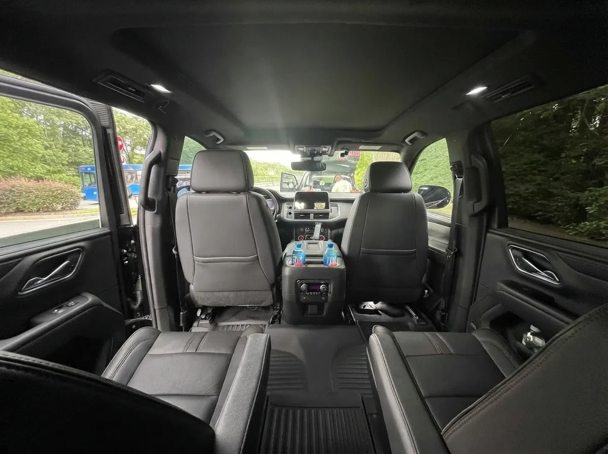 Black Chevrolet Suburban, photo 2 for airport transfers Black Chevrolet Suburban, photo 2 for airport transfers