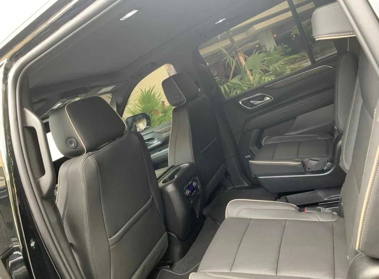 Black Chevrolet Suburban LT, photo 2 for airport transfers Black Chevrolet Suburban LT, photo 2 for airport transfers