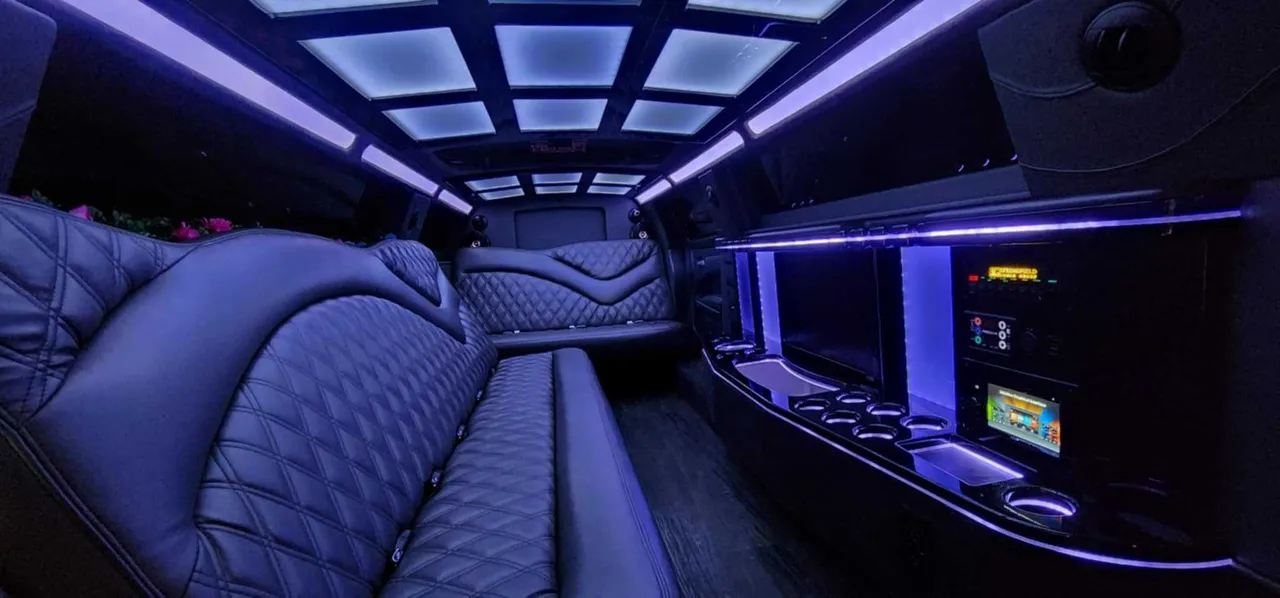 Chrysler 300 10 passenger Limousine interior for cadillac escalade limo in Saint Johns, FL