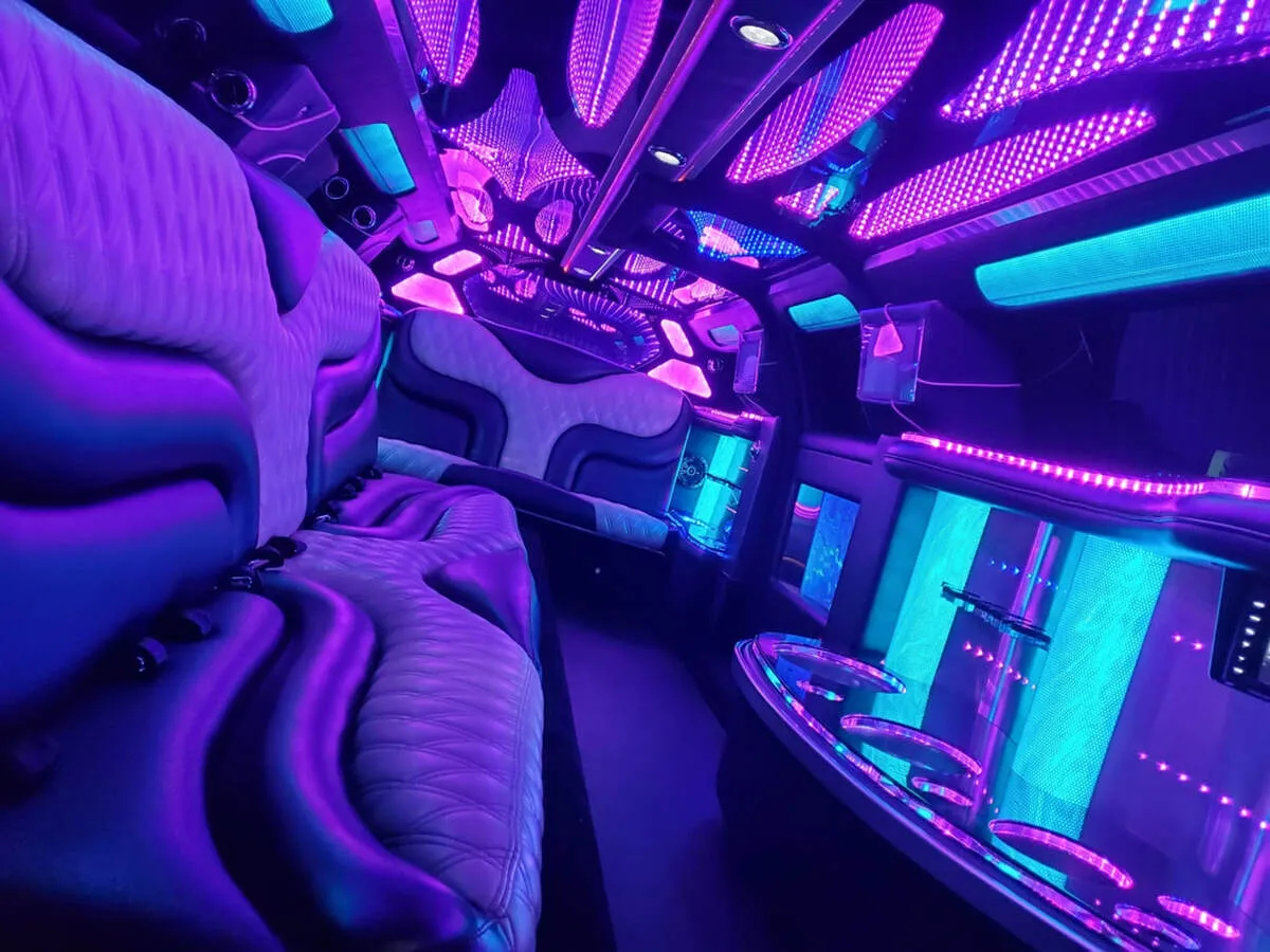 Chrysler 300 Jet Doors interior with LED accent lighting, LED ceiling lighting and bar area, photo 6 for limo rental Chrysler 300 Jet Doors interior with LED accent lighting, LED ceiling lighting and bar area, photo 6 for limo rental