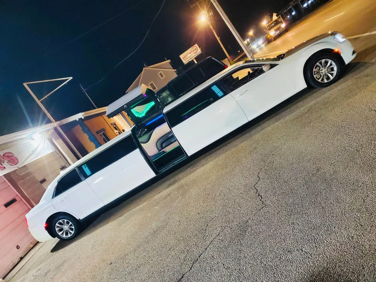 White Chrysler 300 Jet Doors exterior with bridal (jet) door, photo 4 for limo rental White Chrysler 300 Jet Doors exterior with bridal (jet) door, photo 4 for limo rental