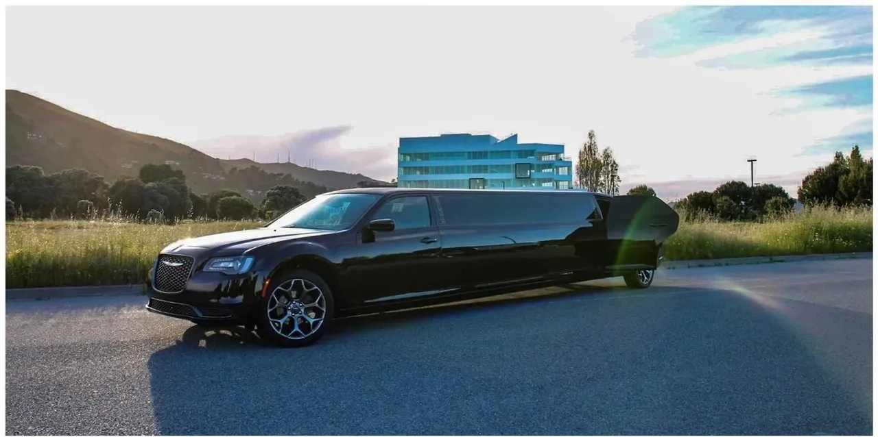Black Chrysler 300 Limousine for limo rental Black Chrysler 300 Limousine for limo rental