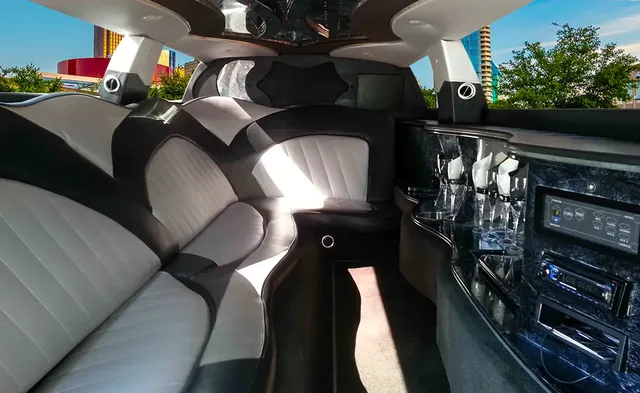 Chrysler 300 Stretch Limousine for limo rental in Dallas, TX Chrysler 300 Stretch Limousine for limo rental in Dallas, TX