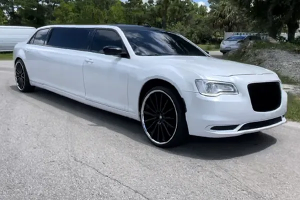 Chrysler 300 Stretch Limousine for limo rental Chrysler 300 Stretch Limousine for limo rental