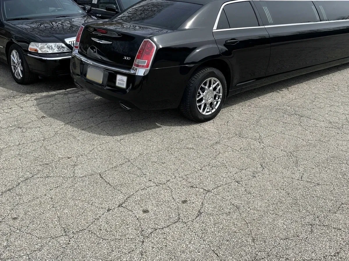Pink Chrysler Limousine for limo rental Pink Chrysler Limousine for limo rental