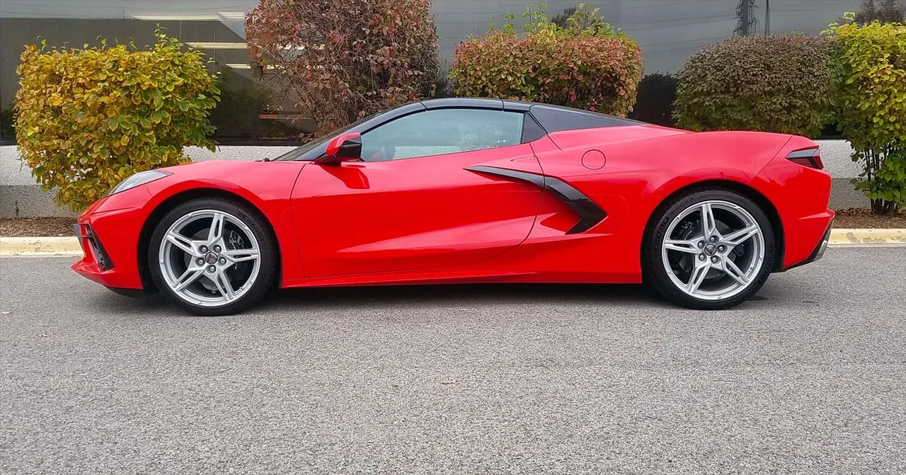 Red Corvette Convertible, photo 5 for sports car rental Red Corvette Convertible, photo 5 for sports car rental