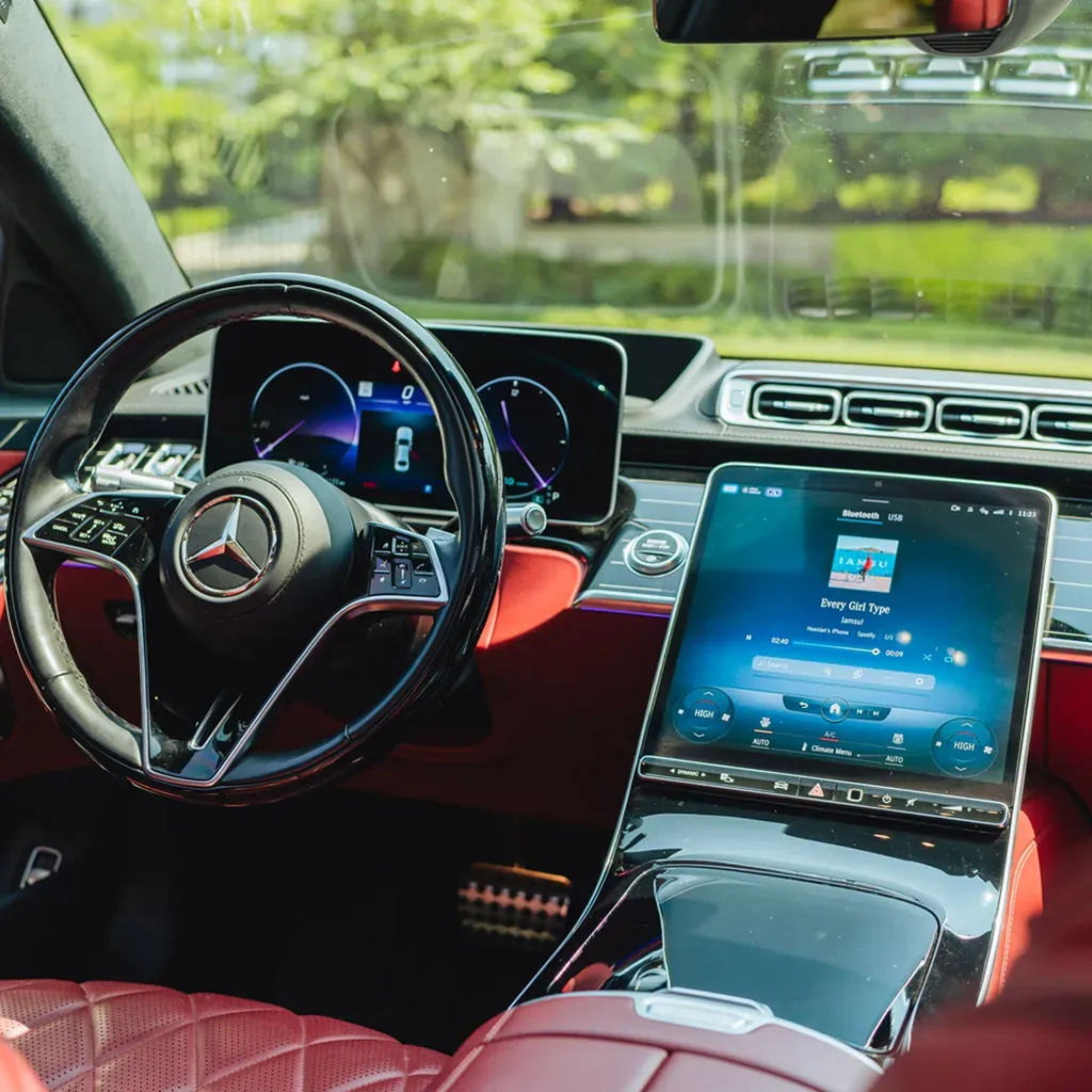 Black Designo S580 Mercedes 2023 w/ Starlight Roof, photo 3 for luxury car rental in Websterville, VT