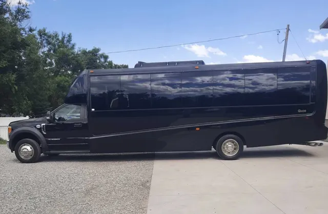 Executive Mini Coach — 25–27 passengers for winery tour transport in San Luis Obispo County, CA