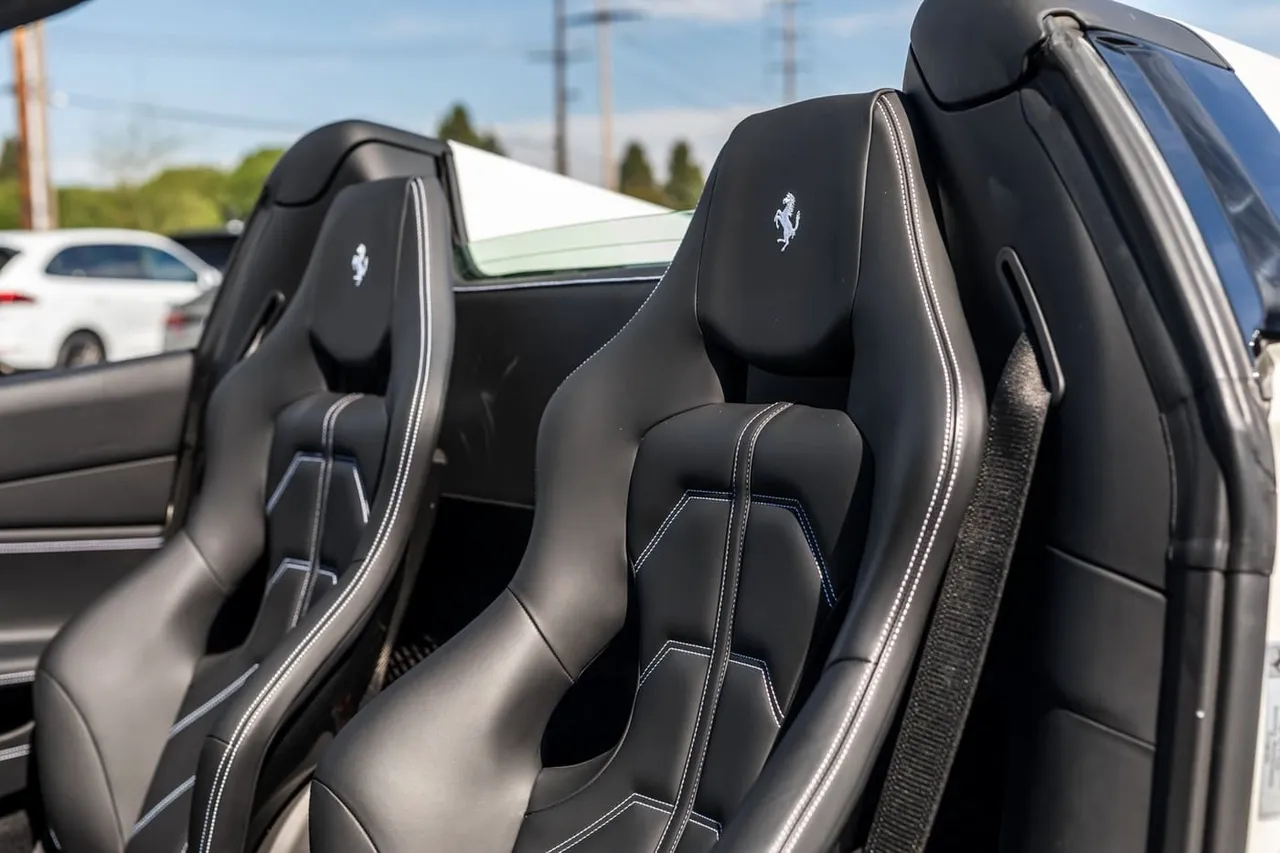 White Ferrari 488 Spider, photo 5 for sports car rental White Ferrari 488 Spider, photo 5 for sports car rental