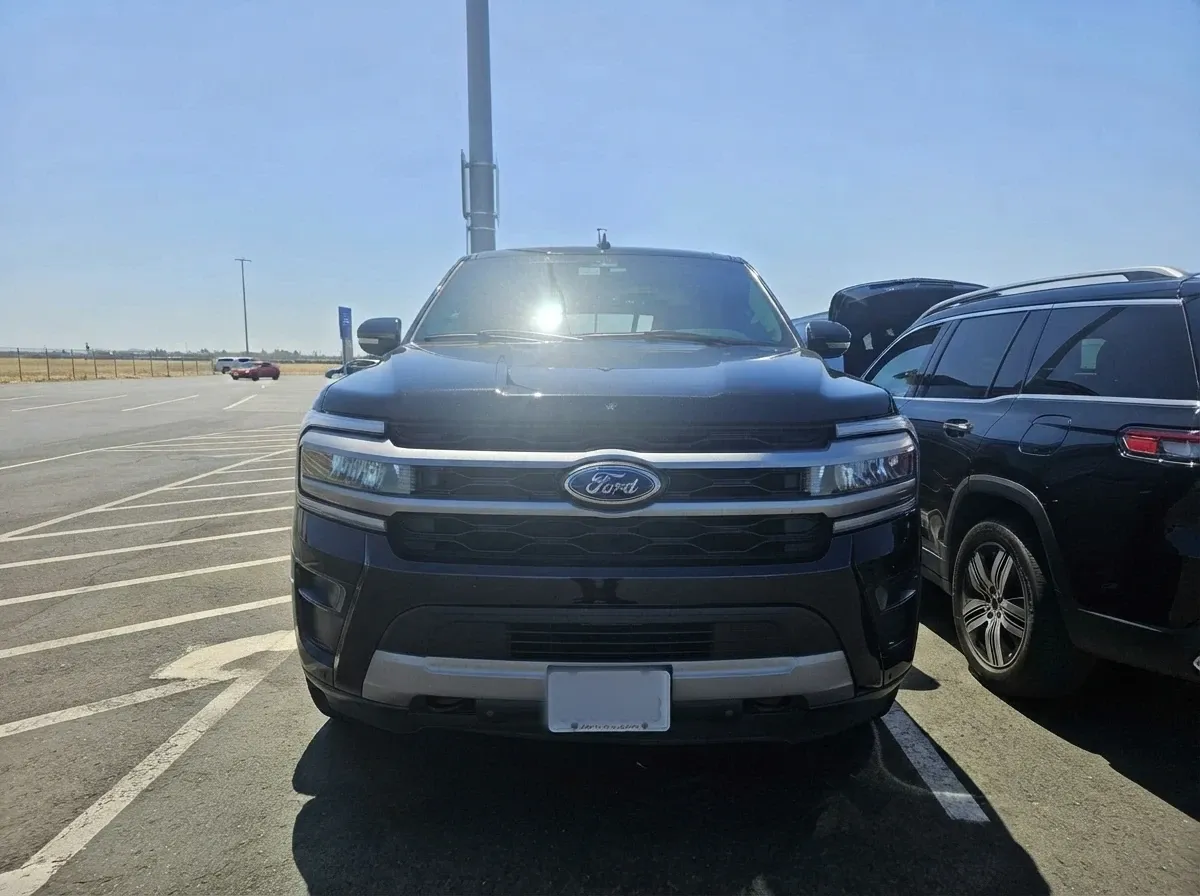Black Ford Expedition for airport transfers Black Ford Expedition for airport transfers