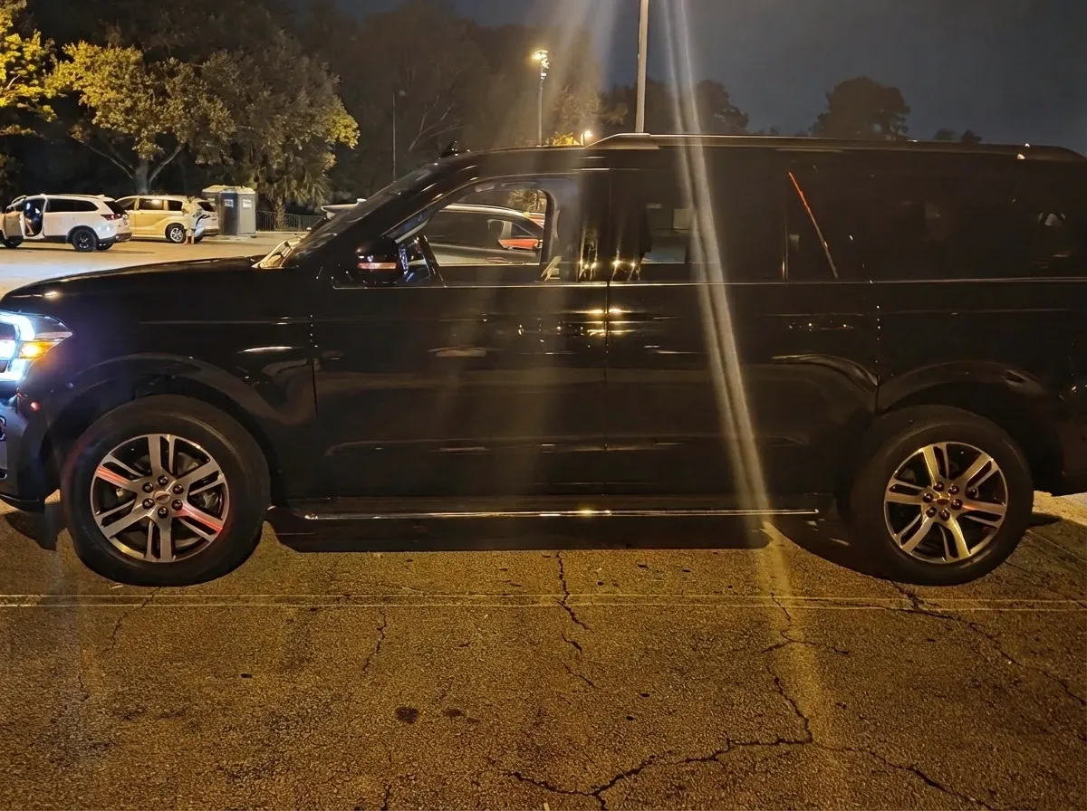Black Ford Expedition for airport transfers Black Ford Expedition for airport transfers