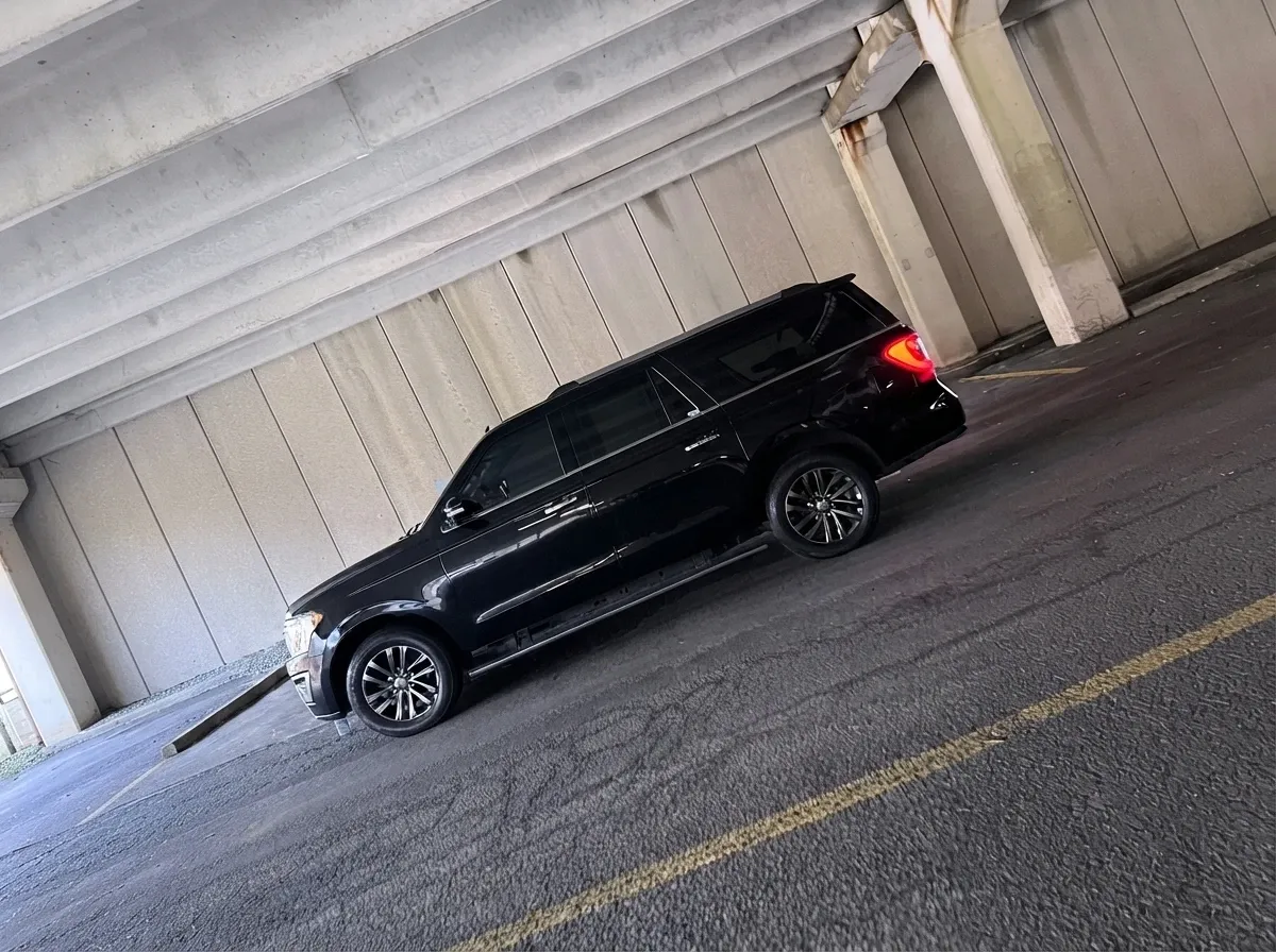 Black Ford Expedition, photo 3 for airport transfers