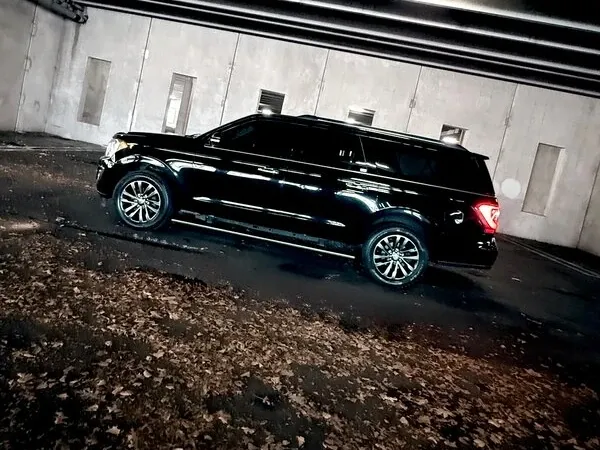 Black Ford Expedition, photo 6 for airport transfers