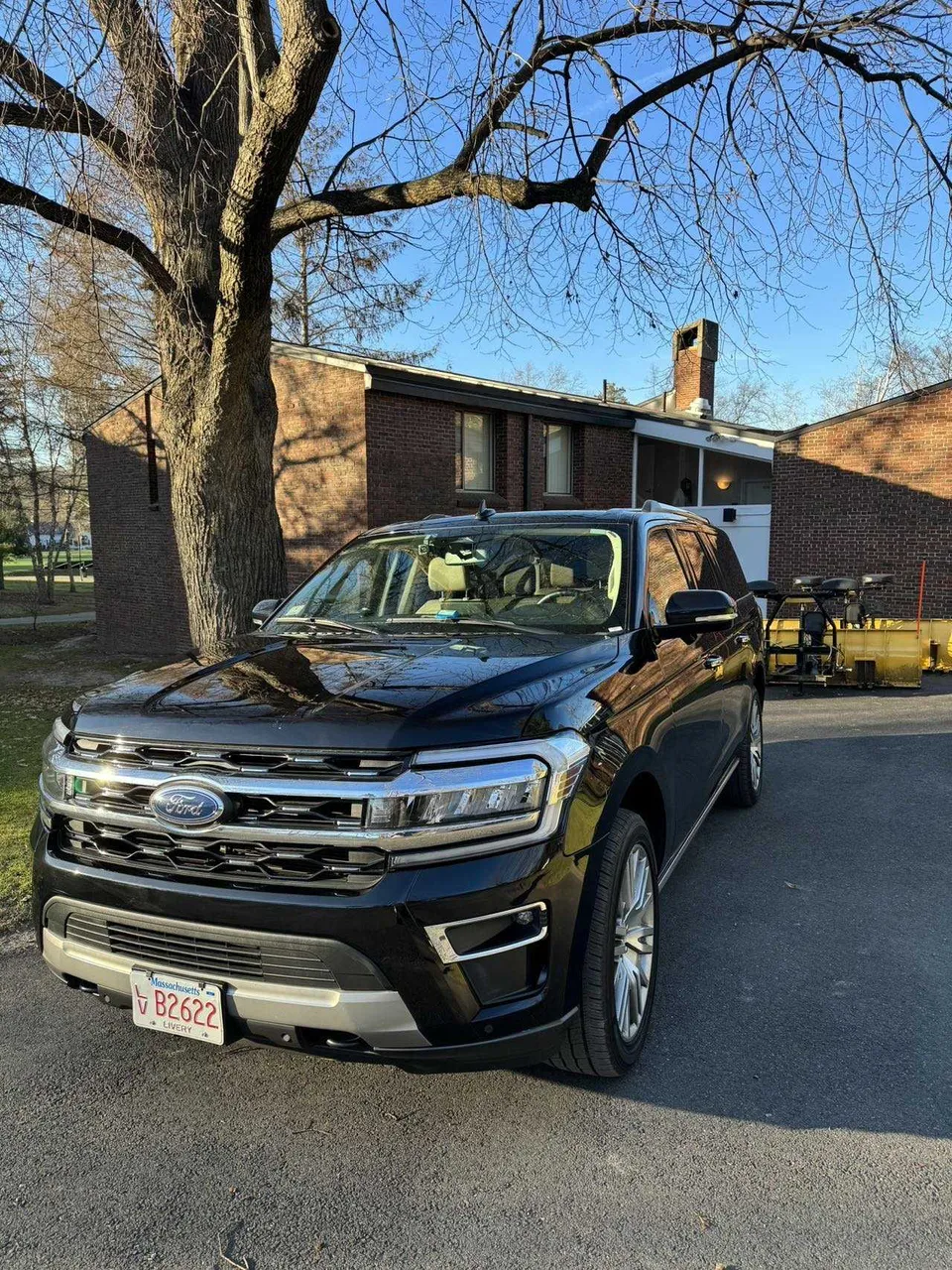 Black Ford Expedition MAX exterior, photo 5 for airport transfers Black Ford Expedition MAX exterior, photo 5 for airport transfers