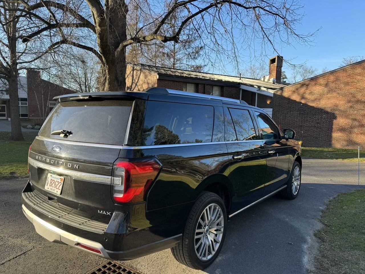 Black Ford Expedition MAX for airport transfers