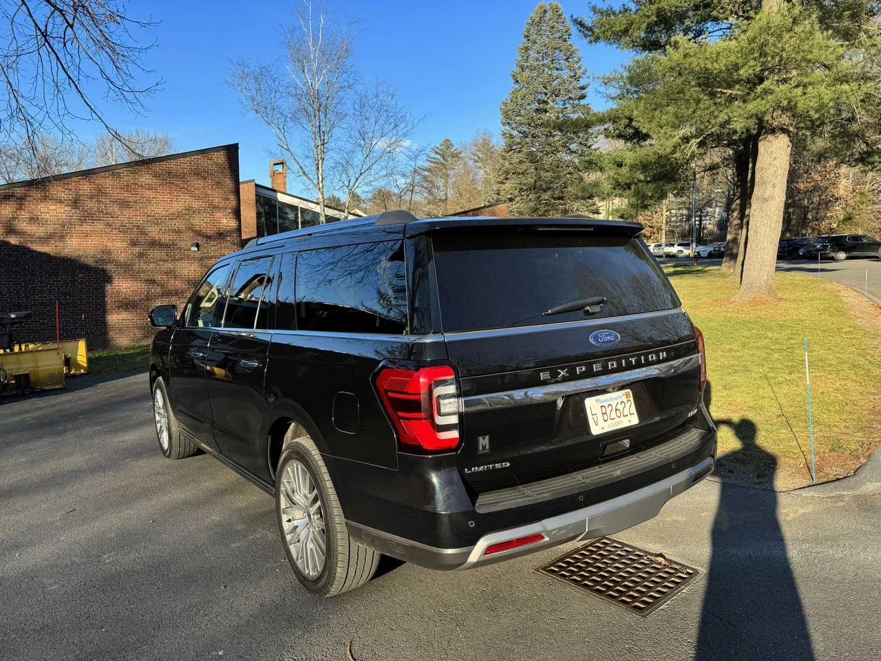 Black Ford Expedition MAX exterior for airport transfers Black Ford Expedition MAX exterior for airport transfers