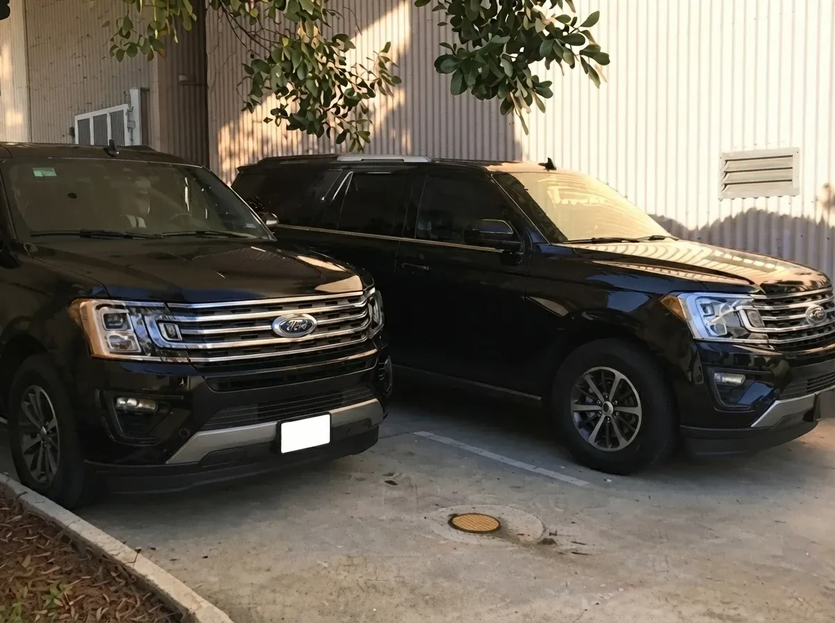 Black Ford Expedition MAX, photo 2 for airport transfers Black Ford Expedition MAX, photo 2 for airport transfers