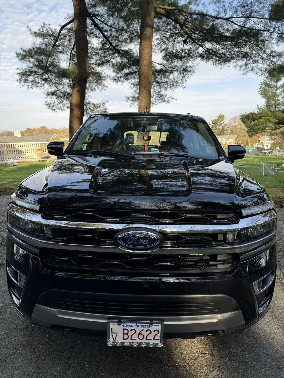 Black Ford Expedition MAX exterior, photo 3 for airport transfers Black Ford Expedition MAX exterior, photo 3 for airport transfers