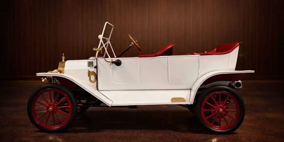 White Ford Model T Speedster 1912 Vintage, photo 2 for wedding car rental in Gloucester County, NJ