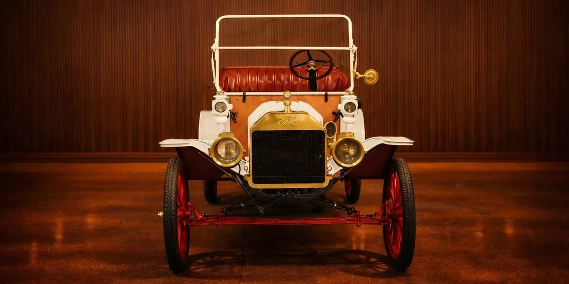 White Ford Model T Speedster 1912 Vintage for wedding car rental in Immaculata, PA