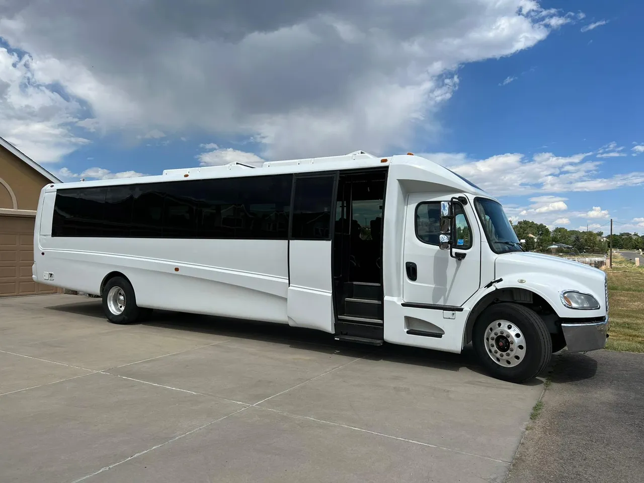 GM40 Mini Coach for minibus rental GM40 Mini Coach for minibus rental