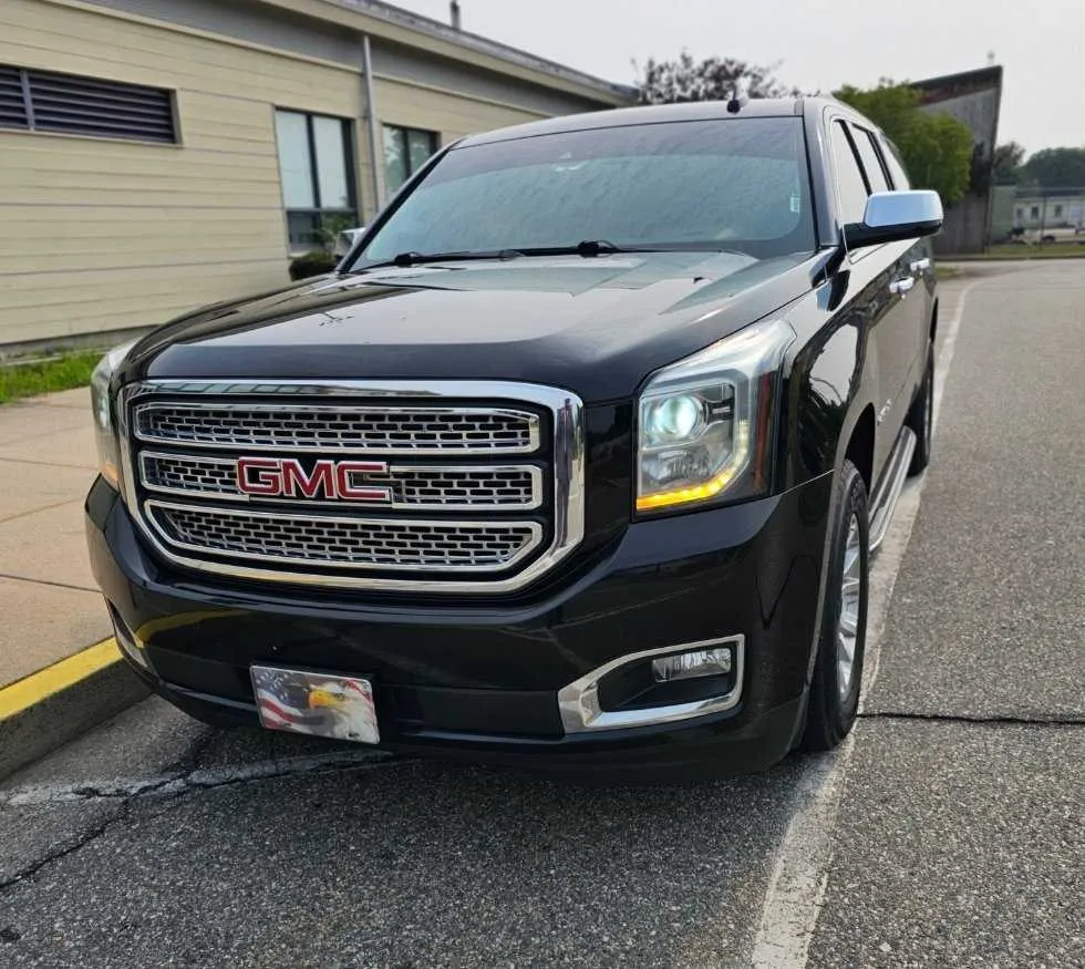 Black GMC Yukon for airport transfers