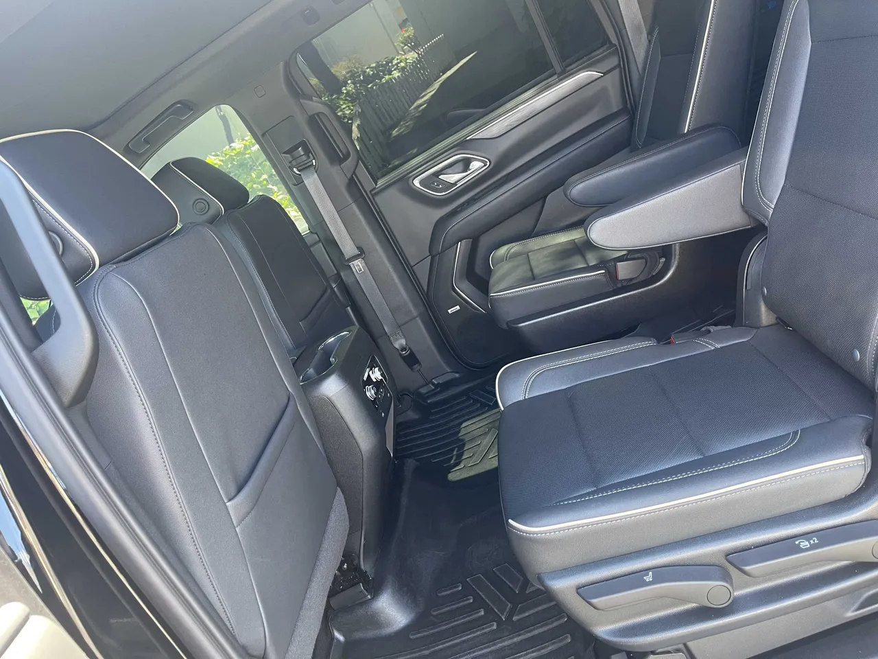 Black GMC Yukon 2 for airport transfers in Marin County, CA