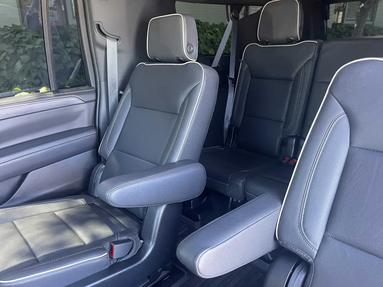 Black GMC Yukon 2, photo 2 for airport transfers in Marin County, CA