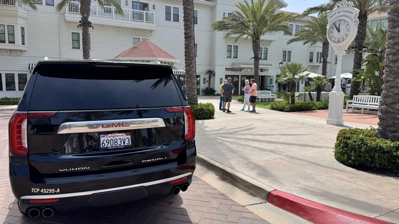 Black GMC Yukon, photo 3 for airport transfers in San Ysidro, CA