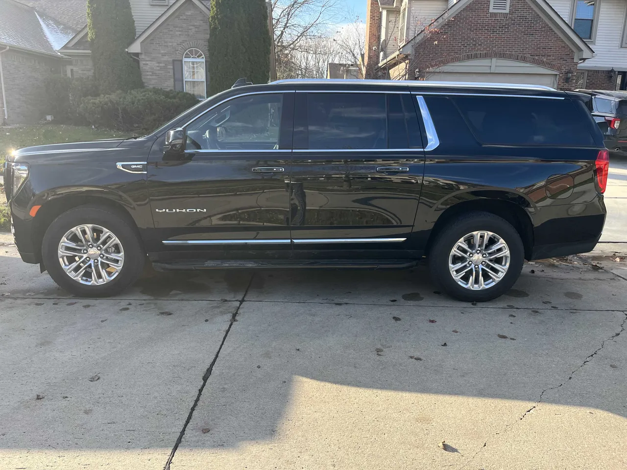 Black GMC Yukon for airport transfers