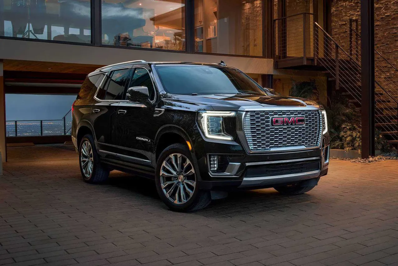 Black GMC Yukon exterior for airport transfers