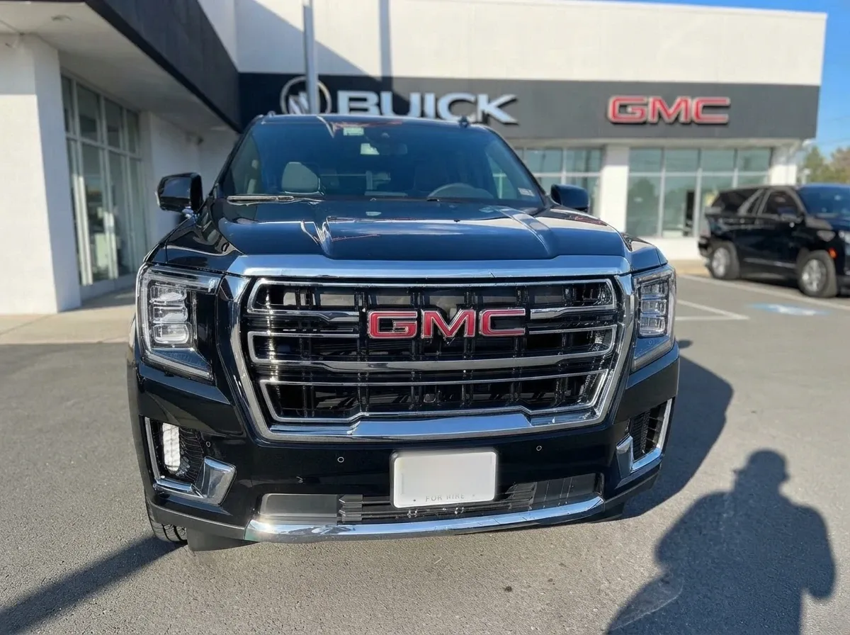 Black GMC Yukon for airport transfers Black GMC Yukon for airport transfers