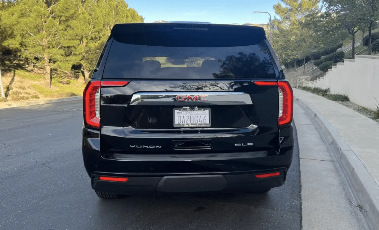 Black GMC Yukon for airport transfers