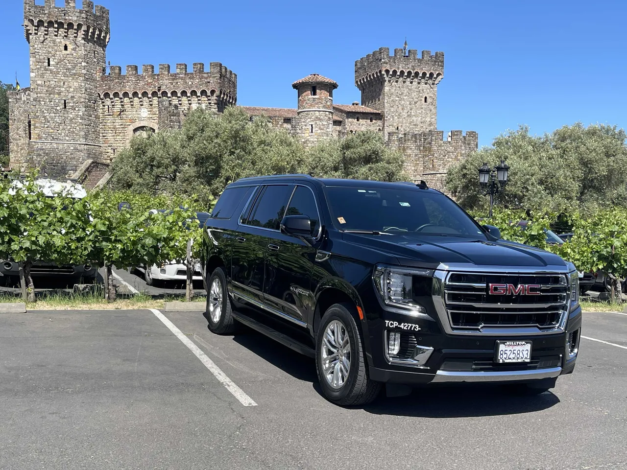 Black GMC Yukon with running boards for airport transfers Black GMC Yukon with running boards for airport transfers
