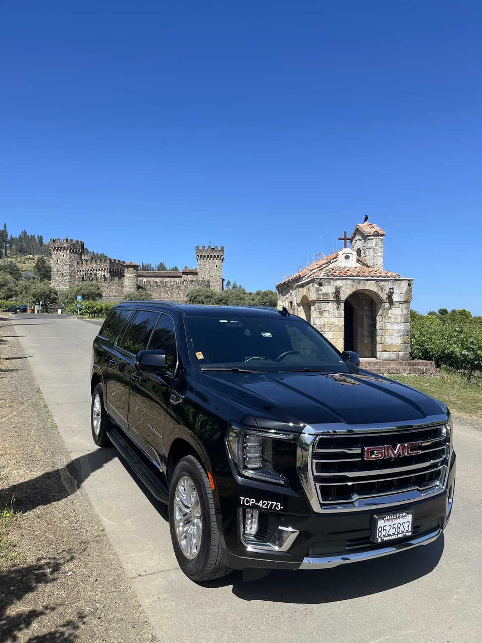Black GMC Yukon exterior with running boards for airport transfers Black GMC Yukon exterior with running boards for airport transfers