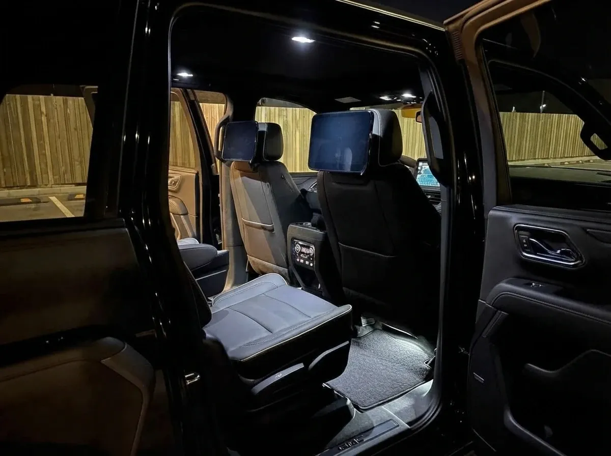 Black GMC Yukon, photo 2 for airport transfers Black GMC Yukon, photo 2 for airport transfers