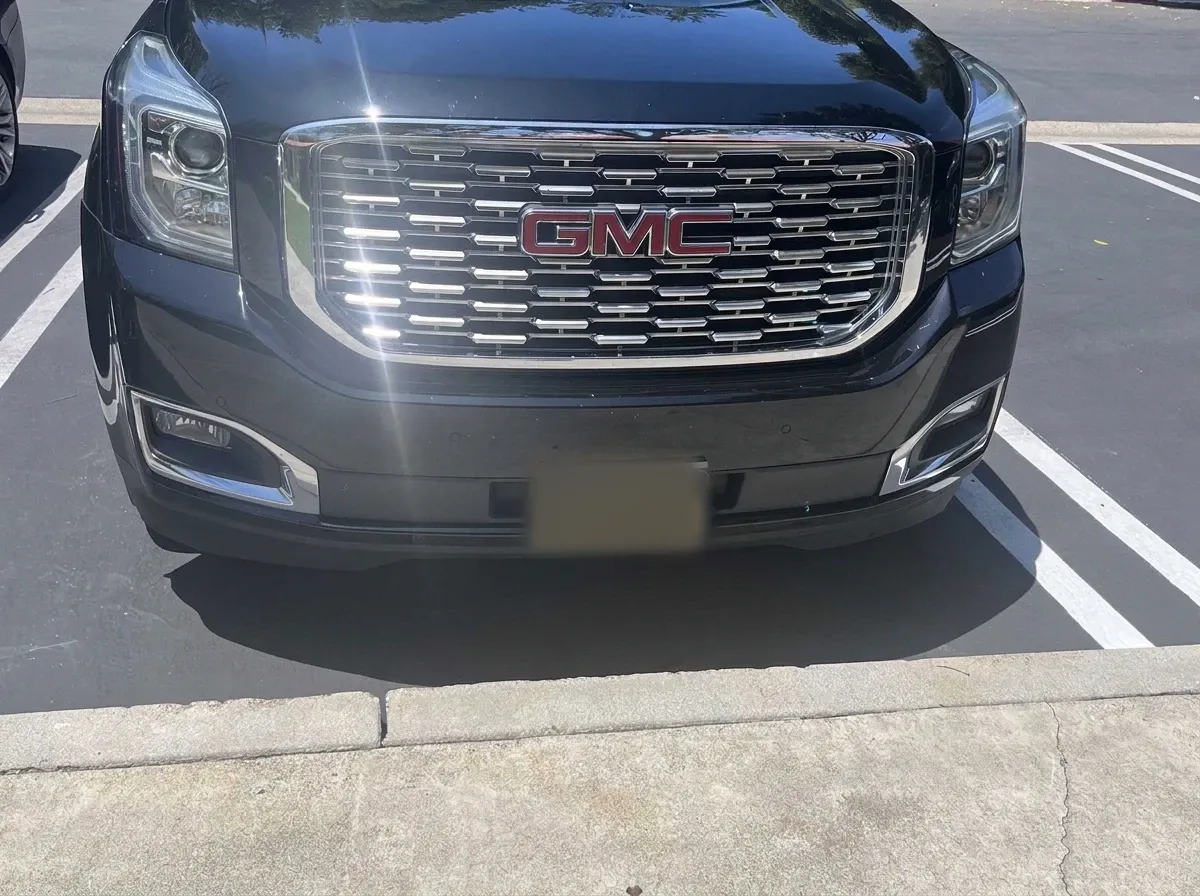 Black GMC Yukon for airport transfers Black GMC Yukon for airport transfers