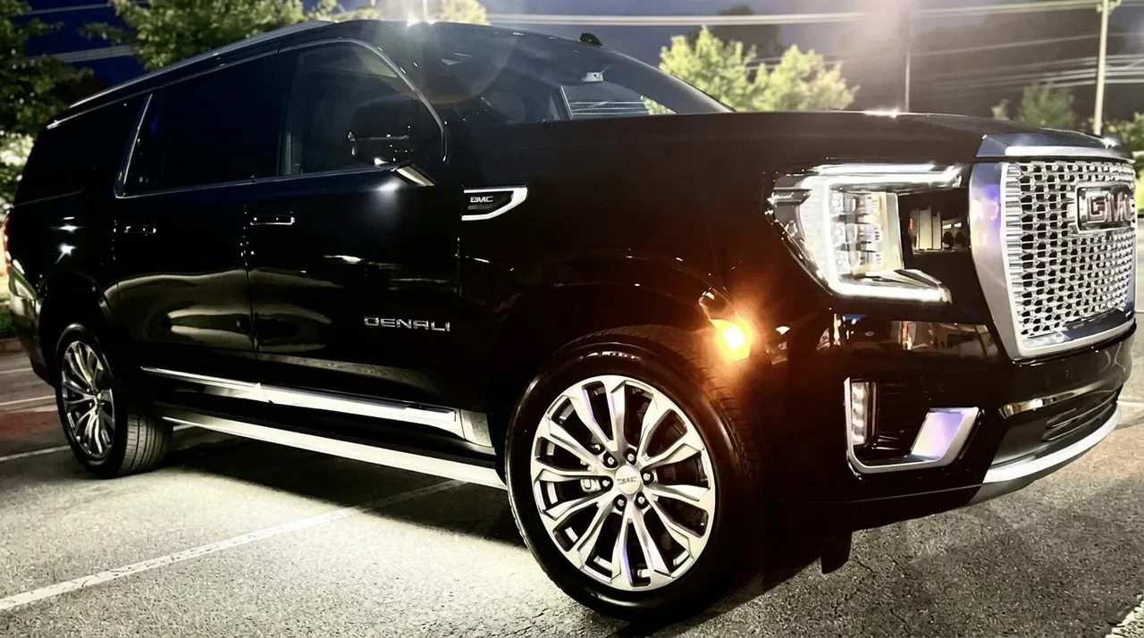 Black GMC Yukon Denali XL for airport transfers Black GMC Yukon Denali XL for airport transfers