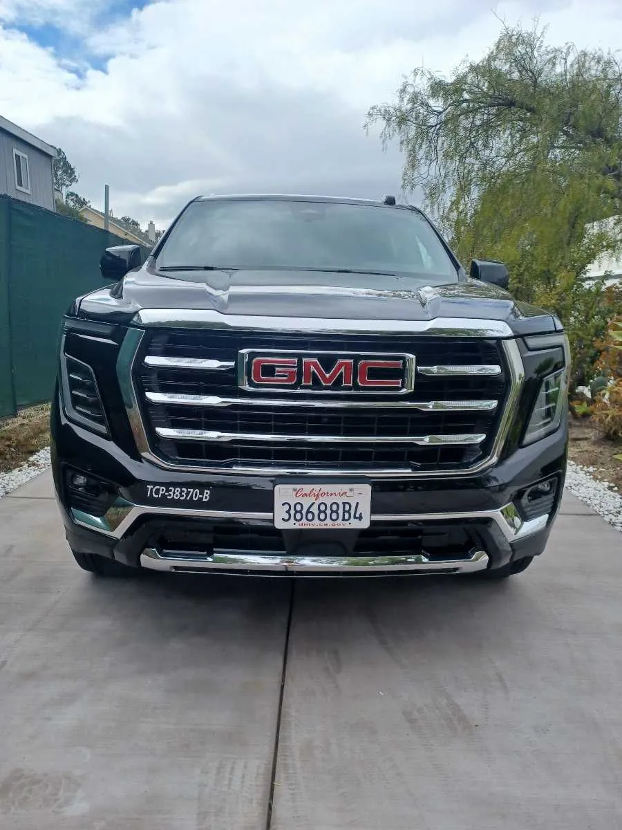 Black GMC Yukon SLE exterior, photo 4 for airport transfers