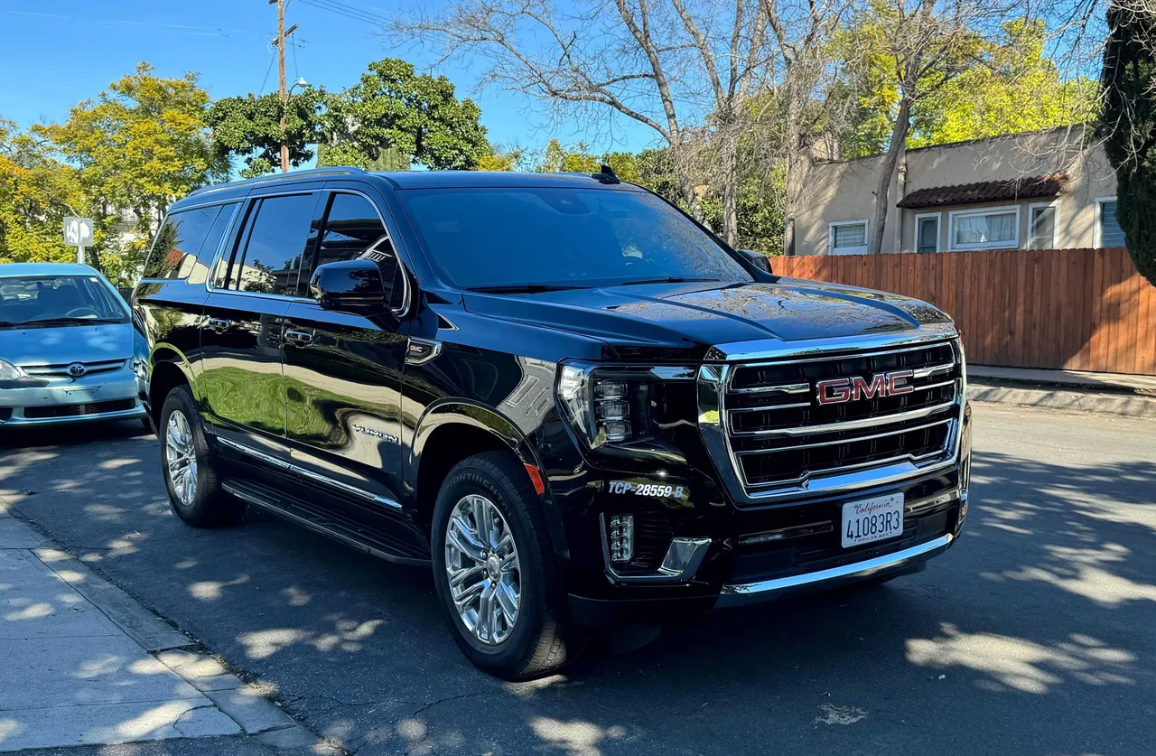 Black GMC Yukon XL for airport transfers