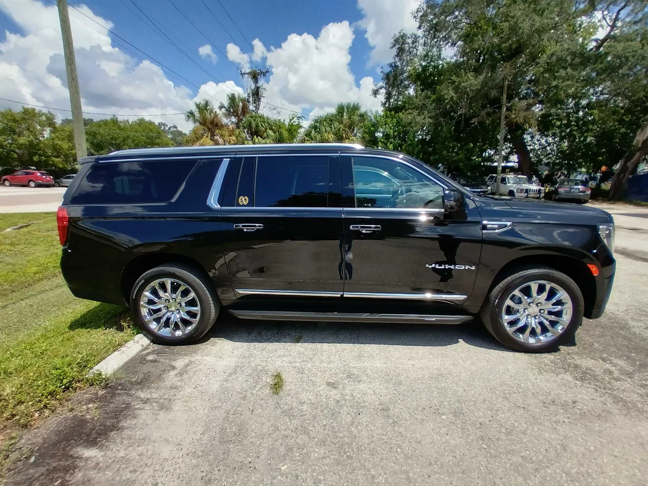Black GMC Yukon XL for airport transfers