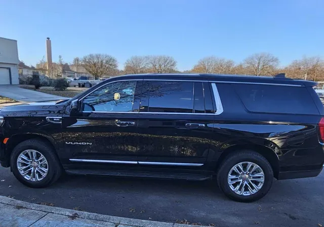 Black GMC Yukon XL for airport transfers in Terrell County, TX