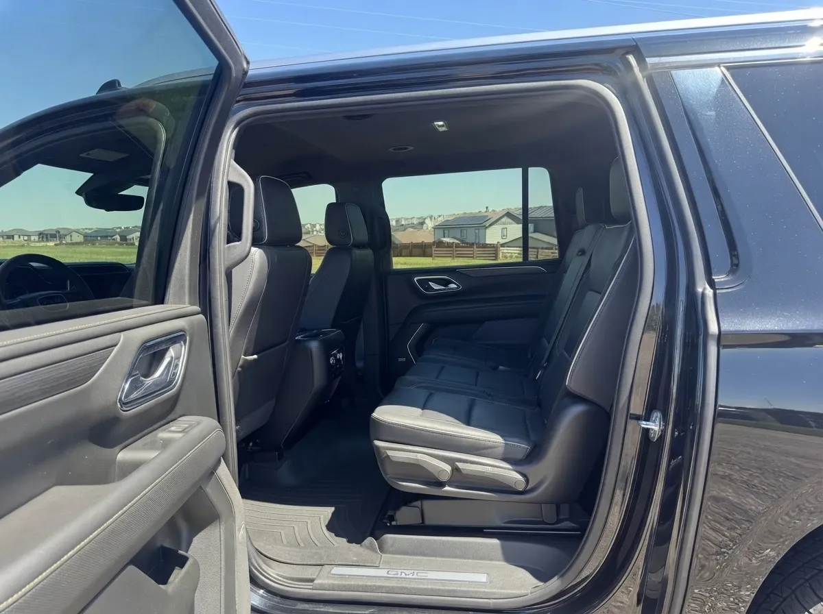 Black GMC Yukon XL, photo 6 for airport transfers