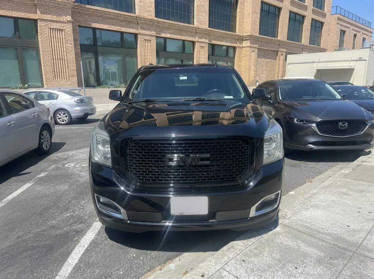 Black GMC Yukon XL for airport transfers Black GMC Yukon XL for airport transfers