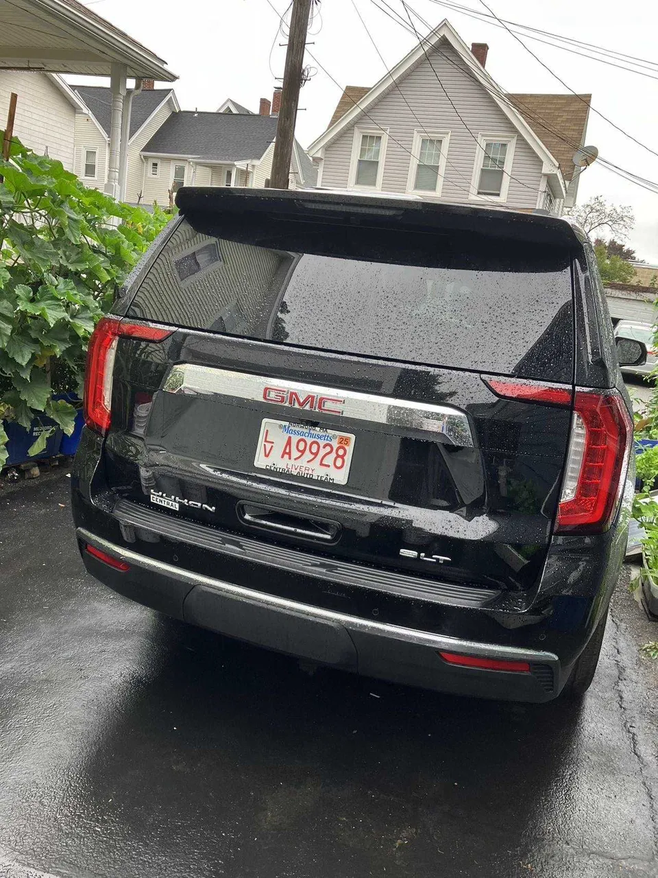 Black GMC Yukon XL exterior for airport transfers